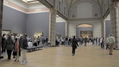 AMSTERDAM, NETHERLANDS - 10 Mayıs 2017: Amsterdam 'da sanat ve tarihe adanmış bir Hollanda Ulusal Müzesi.