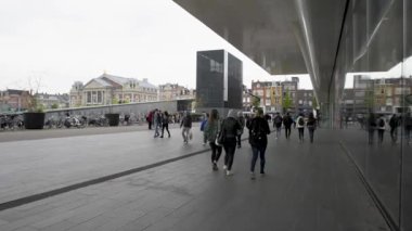 AMSTERDAM, NETHERLANDS - 10 Mayıs 2017: Amsterdam 'daki Vincent van Gogh Müzesi