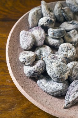 Masada kurutulmuş incir tepsisi