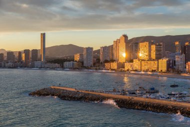 İspanya 'nın Alicante ilinde Benidor gün batımı