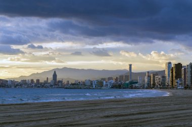 Kosta Blanca 'da Benidorm' un ufuk çizgisi