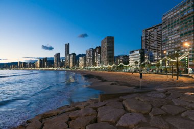 Benidorm sahilinde gün batımı, Alicante, İspanya