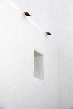 İbiza Adası 'nda beyazlatılmış duvar