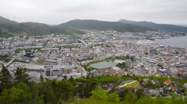 BERGEN, NORway - 2 Haziran 2017: Bergen 'e bakın, Flyen' dan görüldü