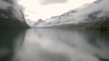 Oldevatnet, Norveç 'in Sogn og Fjordane ilinin Stryn ilçesine bağlı bir göldür..