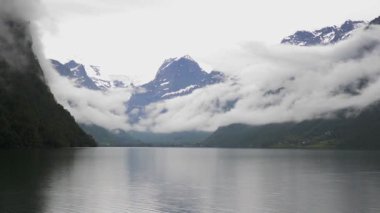 Oldevatnet, Norveç 'in Sogn og Fjordane ilinin Stryn ilçesine bağlı bir göldür..