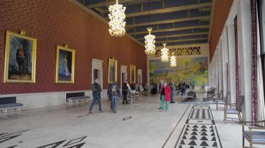 OSLO, NORway - 7 Haziran 2017: Oslo Belediye Binası. İnşaat 1931 'de başladı, ancak 1950' deki resmi açılıştan önce II. Dünya Savaşı 'nın patlak vermesiyle durduruldu.