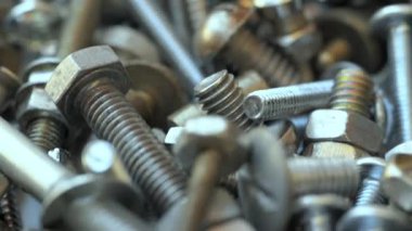 Fındık ve cıvatalara odaklan