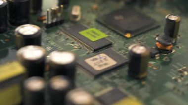 Bilgisayarların yazdırılmış devre kartlarını kapat