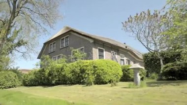 Giethoorn, Hollanda 'nın Overijssel eyaletinde yer alan bir köydür. Steenwijkerland belediyesinde yer almaktadır. Giethoorn genellikle 