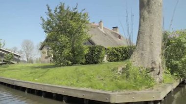 Giethoorn, Hollanda 'nın Overijssel eyaletinde yer alan bir köydür. Steenwijkerland belediyesinde yer almaktadır. Giethoorn genellikle 