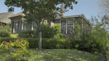 Giethoorn, Hollanda 'nın Overijssel eyaletinde yer alan bir köydür. Steenwijkerland belediyesinde yer almaktadır. Giethoorn genellikle 