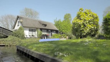 Giethoorn, Hollanda 'nın Overijssel eyaletinde yer alan bir köydür. Steenwijkerland belediyesinde yer almaktadır. Giethoorn genellikle 
