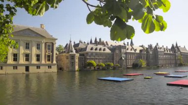 Lahey, Hollanda: Hofvijver (Mahkeme Göleti), Hollanda Parlamentosu ve Lahey 'in merkezi yakınlarındaki Binnenhof binaları