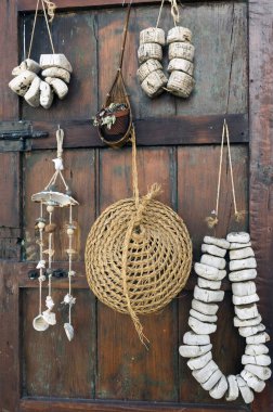 İbiza 'da bir markette hippi boncukları.