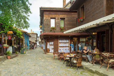 NESEBAR, BULGARIA - 5 Haziran 2018: Nesebar (veya Nessebar), Bulgaristan 'ın Karadeniz kıyısındaki en büyük tatil beldelerinden biridir.. 