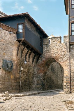 PLOVDIV, BULGARIA - 6 Haziran 2018: Hisar Kapia, Filibe 'nin eski kentinde bir ortaçağ kapısı ve şehrin en ünlü turistik manzaralarından biridir.