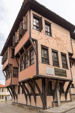 PLOVDIV, BULGARIA - 6 Haziran 2018: 1830 'da inşa edilen bu bej konağın Filibe kalplerinde Fransız şair Alphonse de Lamartine' in 1833 'te kaldığı yer olarak özel bir yeri vardır.. 