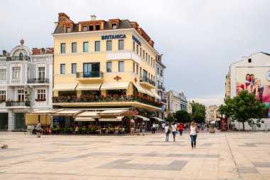 PLOVDIV, BULGARIA - 6 Haziran 2018: Plovdiv şehrinin modern bölgesinde yayalar
