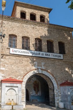 SOFIA, BULGARIA JUNE, 7, 2018: The Church of St George (Rotonda), Bulgaristan 'ın başkenti Sofya' nın en eski binası kabul edilen bir erken dönem Hıristiyan kırmızı tuğla rotundası. Sheraton Oteli 'nin arkasında yer almaktadır.