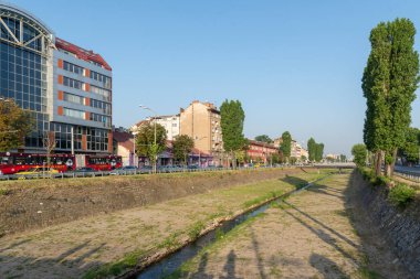 SOFYA, BULGARIA - 8 Haziran 2018: Sofya kentinden geçen Perlovska Nehri