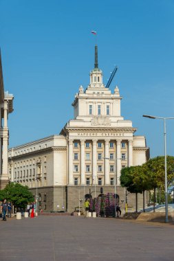 SOFYA, BULGARIA - 7 Haziran 2018: Largo, Bulgaristan 'ın başkenti Sofya' nın merkezinde, kentin yeni temsilcisi olmak amacıyla 1950 'lerde tasarlanan ve inşa edilen üç sosyalist klasisizmden oluşan bir mimari topluluktur.
