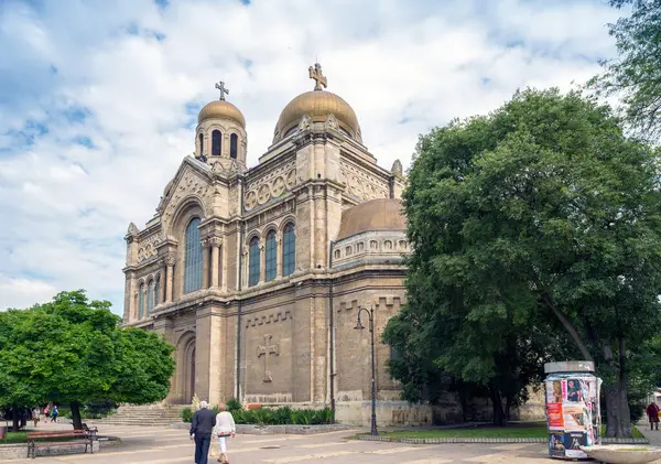 VARNA, BULGARIA - 5 Haziran 2018: Tanrının Annesi Katedrali, Varna