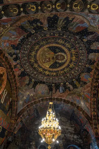 BACHKOVO Monasteri, BULGARIA - 7 Haziran 2018: Bachkovo Manastırı Hristiyan mimarisinin önemli bir anıtıdır ve Avrupa 'daki en büyük ve en eski Doğu Ortodoks manastırlarından biridir. Kilisenin içindeki freskler.