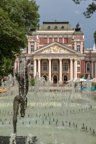 SOFYA, BULGARIA - 7 Haziran 2018: İvan Vazov Ulusal Tiyatrosu Bulgaristan 'ın ulusal tiyatrosunun yanı sıra ülkenin en eski ve en otoriter tiyatrosu ve Bulgaristan' ın başkenti Sofya 'nın önemli simgelerinden biridir..