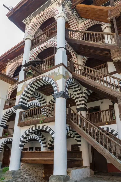 RILA, BULGARIA - 8 Haziran 2018: Rila Aziz İvan Manastırı, daha çok bilinen adıyla Rila Manastırı Bulgaristan 'daki en büyük ve en ünlü Doğu Ortodoks manastırı..