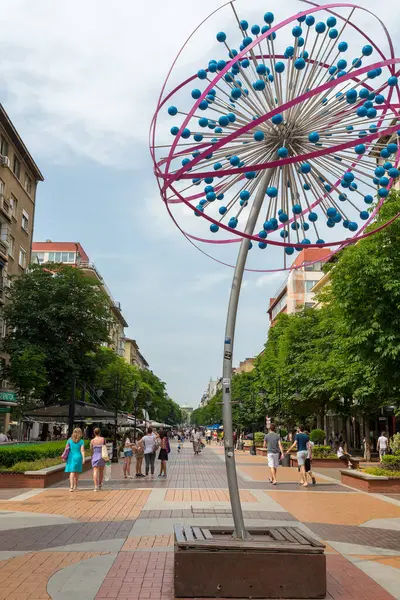 SOFYA, BULGARIA - 8 Haziran 2018: Vitosha Bulvarı ve Nedelya Kilisesi