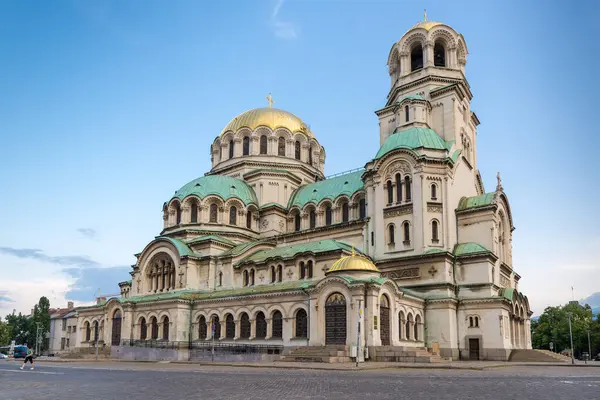 Sofia mı? St. Alexander Nevsky Katedrali, dünyanın en büyük Doğu Ortodoks katedrallerinden biri..