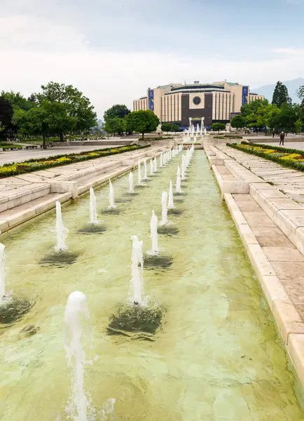 SOFYA, BULGARIA - 9 Haziran 2018: Bulgaristan 'ın başkenti Sofya' daki Ulusal Kültür Sarayı, Güneydoğu Avrupa 'daki en büyük, çok işlevli konferans ve sergi merkezidir.. 