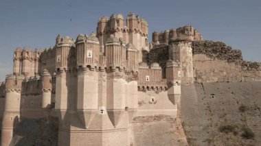 COCA, SPAIN - 3 Temmuz 2019: Segovia 'daki Coca Castle manzarası