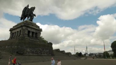 KOBLENZ - GERMANY - 11 Haziran 2019: Kaiser Wilhelm anıtı, Koblenz 'de, Moselle Nehri ile Ren Nehri' nin birleştiği yerde, Alman Eck (Almanca:.
