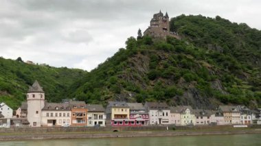 Almanya 'daki Ren Nehri' nde, Urbar 'dan geçerken