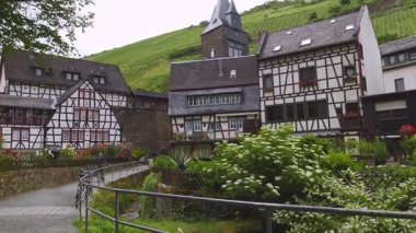 BACHARACH, Almanya - 11 HAZİRAN 2019: Bacahrach sokakları, Almanya. Ren Nehri boyunca geleneksel Alman tarzı mimari. Yakınlaştır