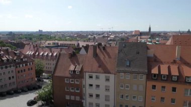 NUREMBERG, ALMANY - 13 Haziran 2019: İmparatorluk Kalesi 'nden eski şehir silueti. Pan