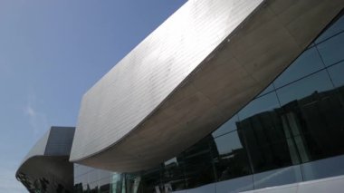 MUNICH, GERMANY - 14 Haziran 2019: BMW World (BMW Welt), BMW AG 'nin çok işlevli müşteri deneyimi ve sergi tesisi. Resimli başyazı