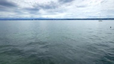 MEERSBURG, ALMANY - 15 Haziran 2019: Şehirden Constance Gölü manzarası