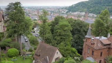 HeideELBERG, ALMANY - 16 Haziran 2019: Heidelberg 'in yukarıdaki kaleden eski şehir merkezi