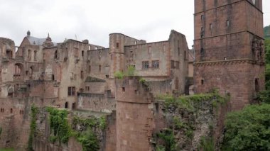 HEIDELBERG, ALMANY - 16 HAZİRAN 2019: Heidelberg kalesinin içindeki kalıntılar