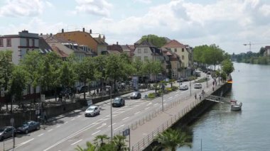 HEIDELBERG, ALMANY - 16 HAZİRAN 2019: Neckar Nehri şehirden geçerken
