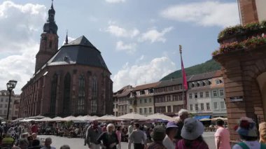 HeideELBERG, GERMANY - 16 Haziran 2019: Heiliggeistkirche Kilisesi (Heidelberg) Heidelberg 'deki en ünlü kilisedir.,