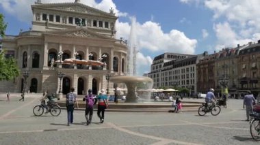 FRANKFURT, GERMANY - 17 Haziran 2019: Alte Oper (Eski Opera), Frankfurt am Main, Almanya 'daki eski opera binası. Burası bugün Frankfurt Operası 'nın evi değil..