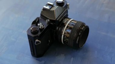 Nikkormat, Nippon Kogaku K. tarafından üretilen ve Nikon markasının tüketici versiyonu olan bir markadır. Nikkormat kameralar, 1965 'ten 1978' e kadar yapılmış, illüstrasyon editörü.