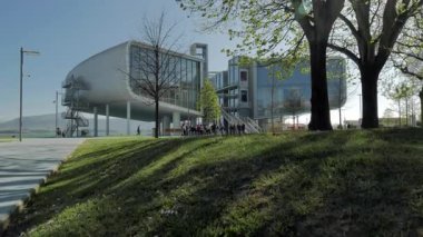 SANTANDER, İspanya - 26 Mart 2019: The Centro Botin, Renzo Piano 'nun ülkedeki ilk büyük görevi,