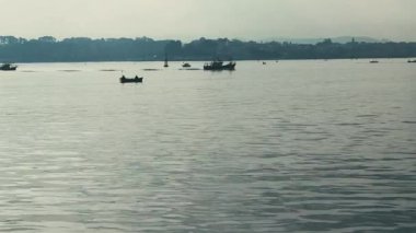 SANTANDER, SPAIN - 28 Mart 2019: Santander Körfezi, İspanya 'nın kuzey kıyısındaki en büyük haliçtir.