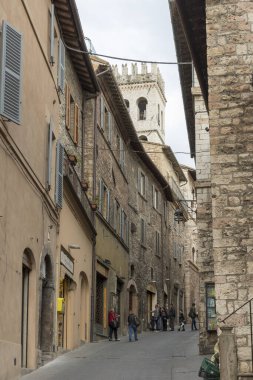 ASSISI, İtalya - 27 Ekim 2018: Assisi 'deki ortaçağ sokakları