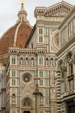 FLORENCE, ITALY - 28 Ekim 2018: Floransa Katedrali, resmi adıyla Cattedrale di Santa Maria del Fiore, İngilizce 